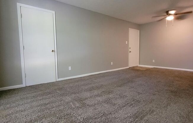 2 beds, 1 bath, 830 sqft, $1,090, Unit 86