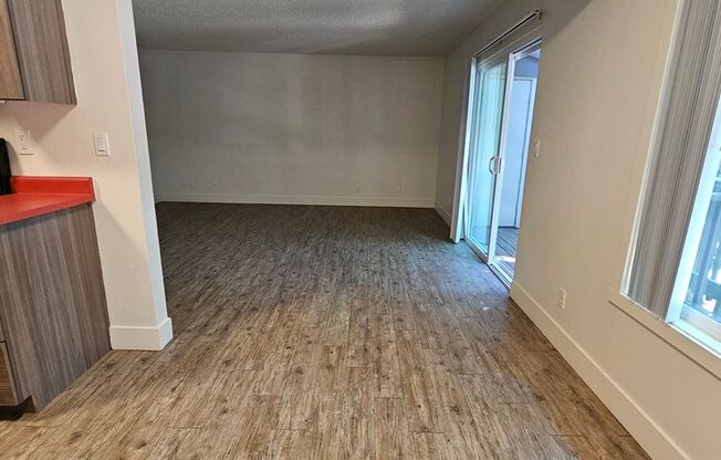 2 beds, 1 bath, 915 sqft, $1,575, Unit 68