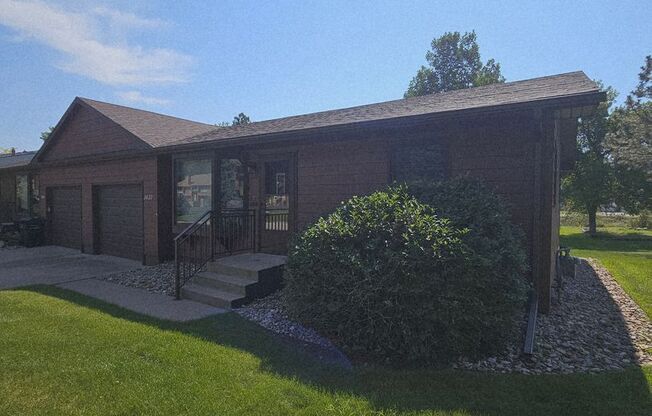 2 BEDROOM | 1 BATH | SINGLE LEVEL | GARAGE | SPACIOUS