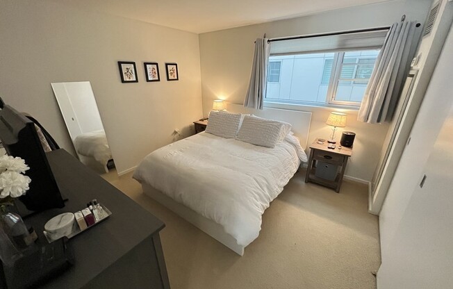 1 bed, 1.5 baths, 921 sqft, $4,200, Unit 511