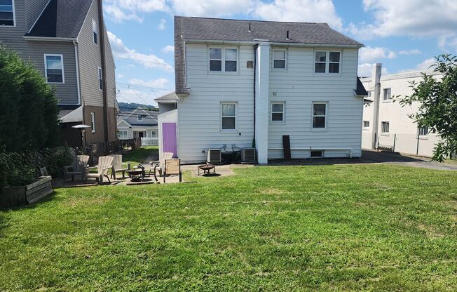 2 beds, 1 bath, $2,195