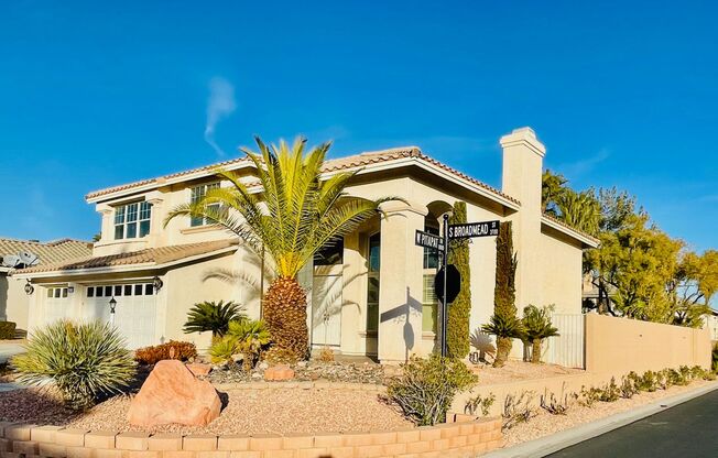 COMING SOON: Hardwood floors, freshly paint in 4 bd, 4 Bth, huge pool, 3 fireplaces