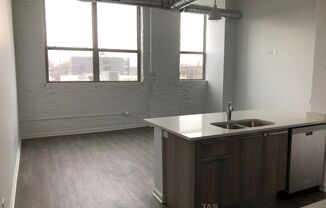3 beds, 2 baths, $3,795, Unit 305