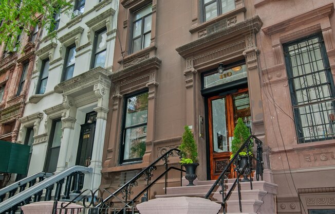 110 W 71 ST