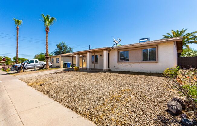 Charming 3 bed 2 bath in the heart of Phoenix!