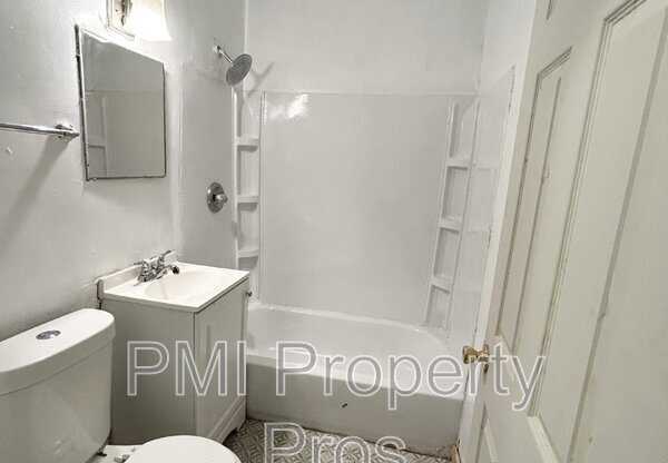 3112 N 38 ST