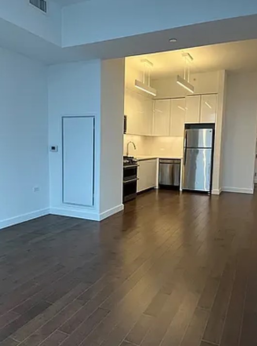 511 W 36 ST
