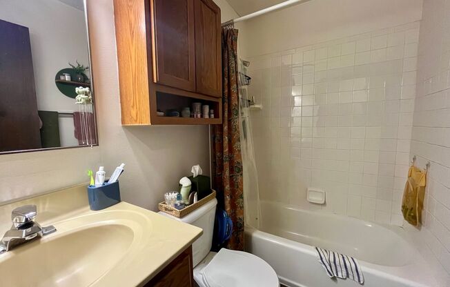 1 bed, 1 bath, $995, Unit 10