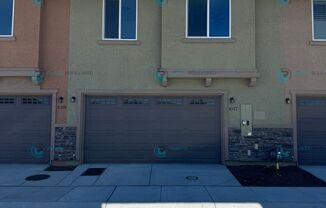 Luxury and Convenience: Fully Equipped 3-Bedroom 2.5 Bathroom 2 car garage Condo in Carson City