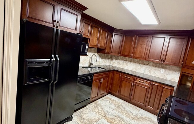 3 beds, 2 baths, 1,644 sqft, $4,600, Unit 711