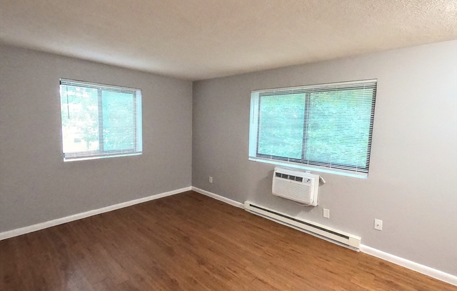 Studio, 1 bath, 400 sqft, $1,975, Unit 15