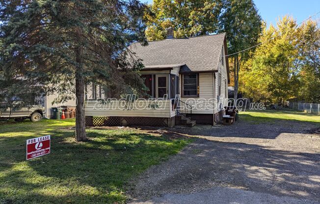 Cozy 2-Bedroom Home on a Beautiful Lot in Amherst!