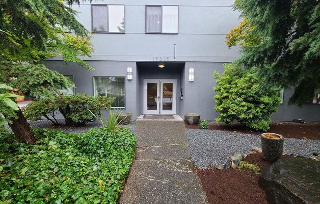15015 Shoreline Apartments