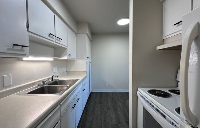 1 bed, 1 bath, 815 sqft, $795, Unit Apt. 8