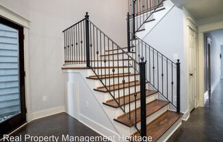 420 W Saulnier St