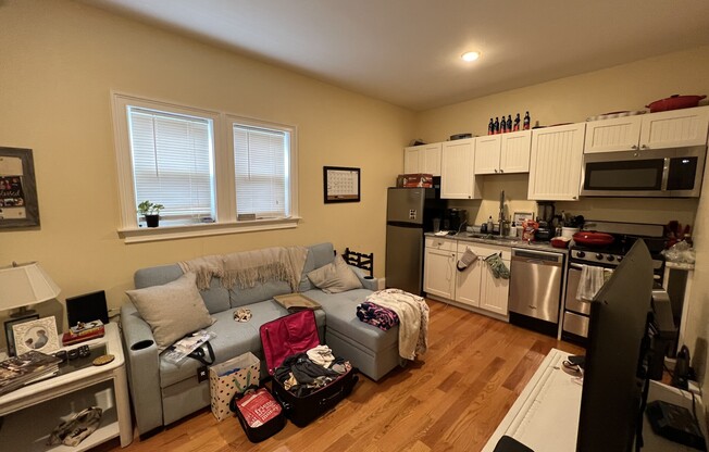 1 bed, 1 bath, $2,800, Unit 1R