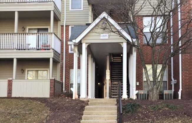 Beautifully Maintained 1 Bedroom 1 Bathroom Top-Floor Condo In Much Sought After Penderbrook Square