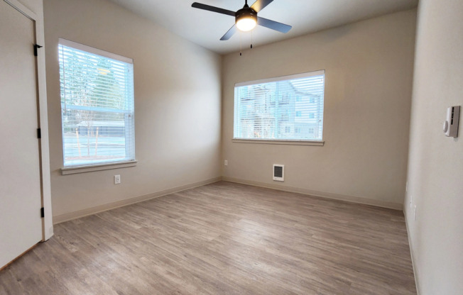 2 beds, 1 bath, 913 sqft, $1,900, Unit B-306