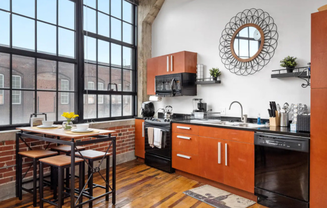 1 bed, 1 bath, 790 sqft, $1,100, Unit 212