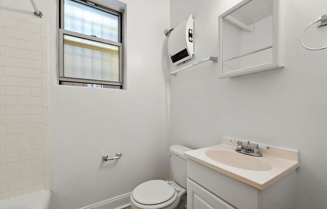 Studio, 1 bath, 410 sqft, $1,295, Unit 304