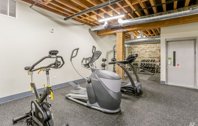 1 bed, 1 bath, 870 sqft, $1,905, Unit 211