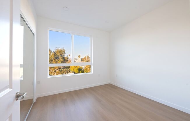 2 beds, 1 bath, $2,700, Unit 301