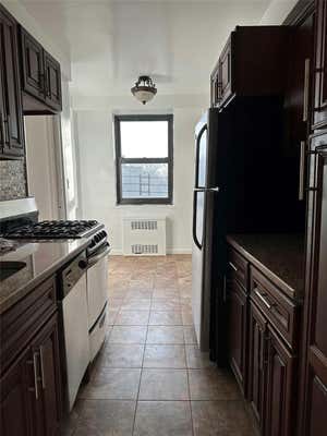 2 beds, 1 bath, 900 sqft, $3,150