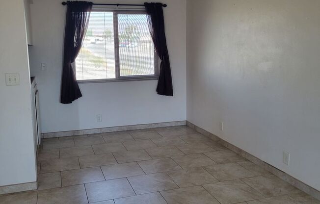 1 bed, 1 bath, 700 sqft, $1,100