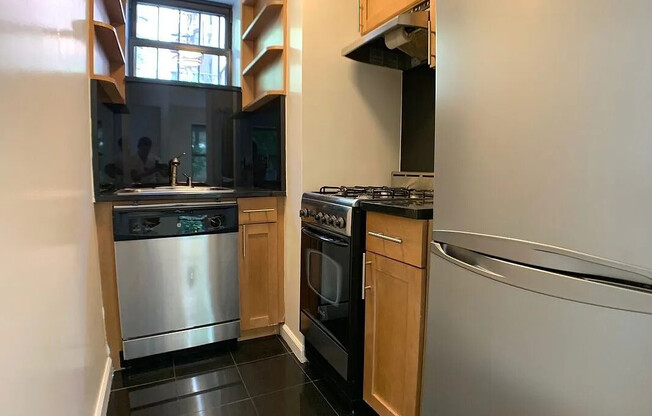257 W 91 ST