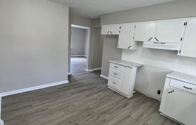 2 beds, 1 bath, 950 sqft, $900, Unit Apt 3