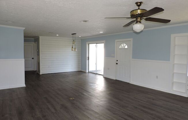 3 beds, 1 bath, $1,695