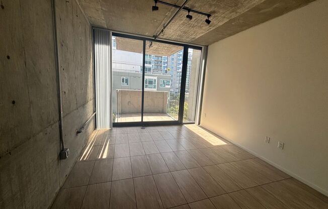 Studio, 1 bath, 382 sqft, $1,950, Unit 405