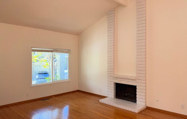 3 beds, 2.5 baths, $6,895