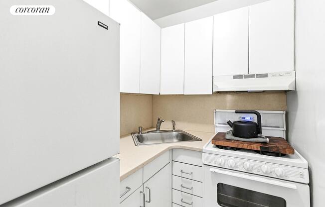 346 LEXINGTON AVE