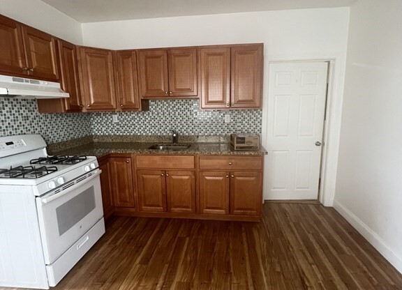 136 WALNUT AVE