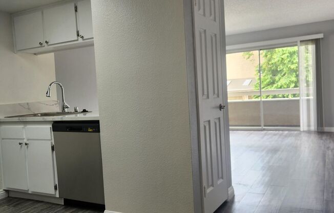 1 bed, 1 bath, 725 sqft, $1,995, Unit 215
