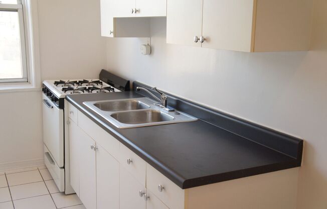 1 bed, 1 bath, 592 sqft, $1,895, Unit 3042-2