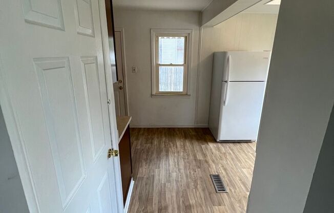 2 beds, 1 bath, $1,300