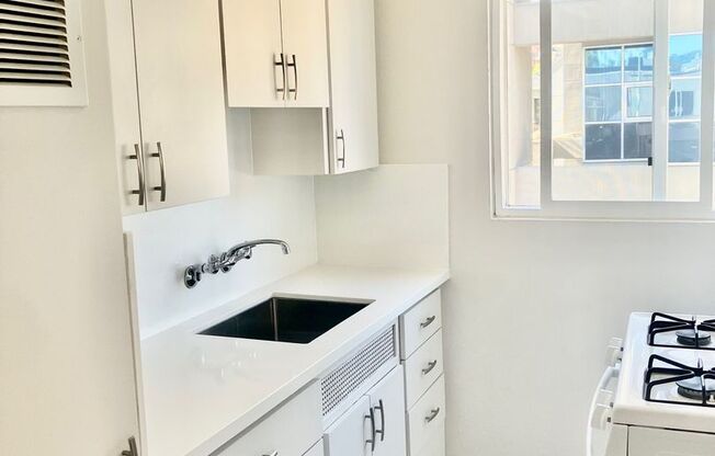 Studio, 1 bath, 450 sqft, $1,495