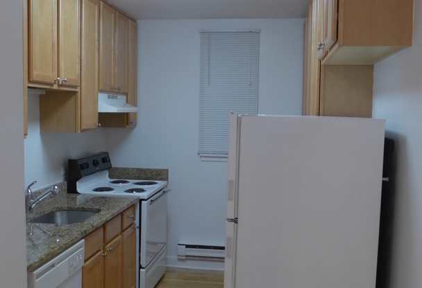 2 beds, 1 bath, 900 sqft, $1,825, Unit 800