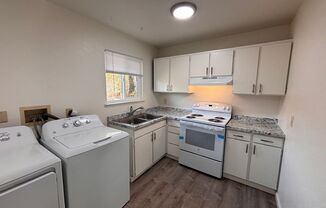 2 beds, 1 bath, 700 sqft, $1,450, Unit LON1600-005