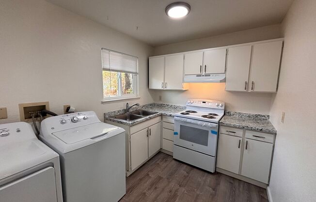 2 beds, 1 bath, 700 sqft, $1,450, Unit LON1600-005