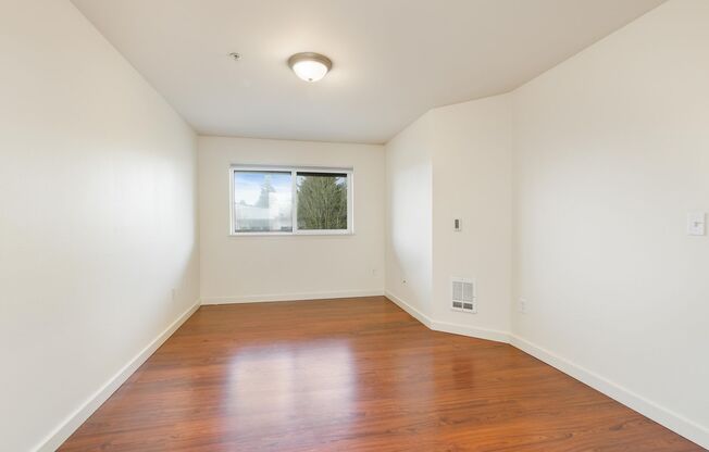 2 beds, 1 bath, 829 sqft, $2,325, Unit #204