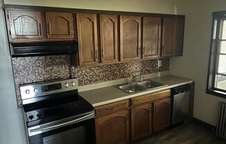 2 beds, 1 bath, $1,390, Unit Apt D