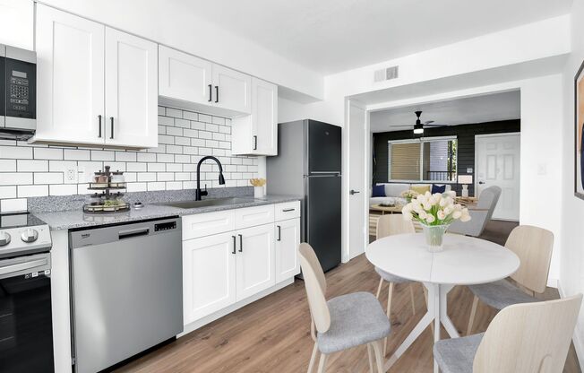 2 beds, 1 bath, 750 sqft, $1,100, Unit 316