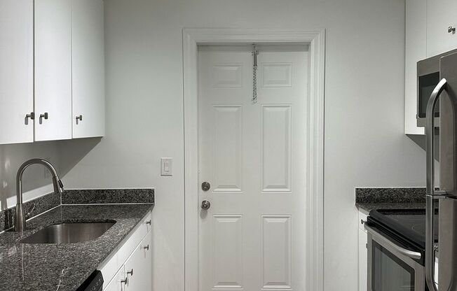 2 beds, 2 baths, 900 sqft, $1,995, Unit 302