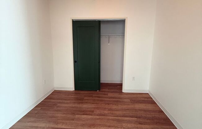 2 beds, 1 bath, 865 sqft, $2,350, Unit Unit 612