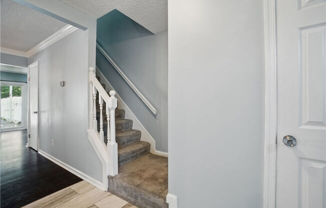 Stylish Townhouse in Prime VA Beach Location!