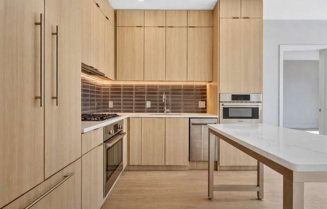 2 beds, 2 baths, 867 sqft, $4,425, Unit 805