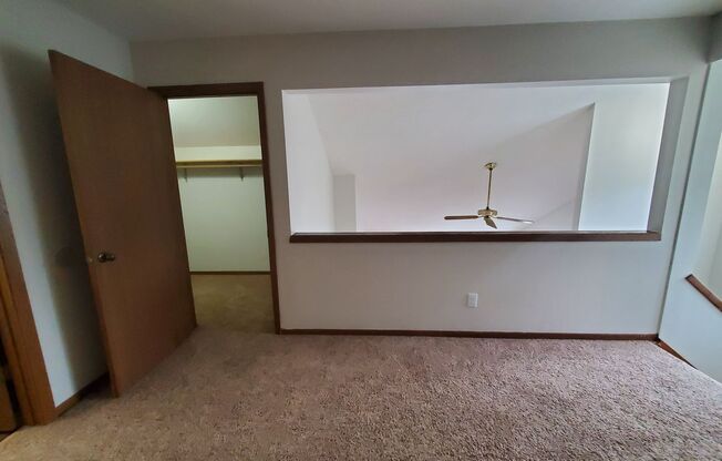 2 beds, 1.5 baths, 950 sqft, $1,434, Unit 5811-2A
